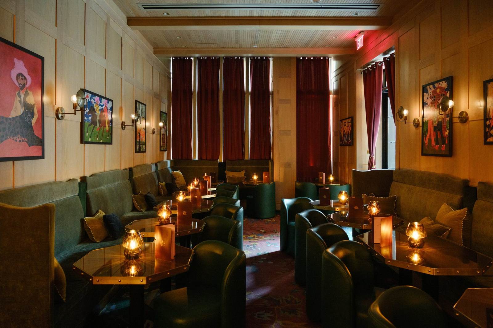 Candlelit Nashville lounge
